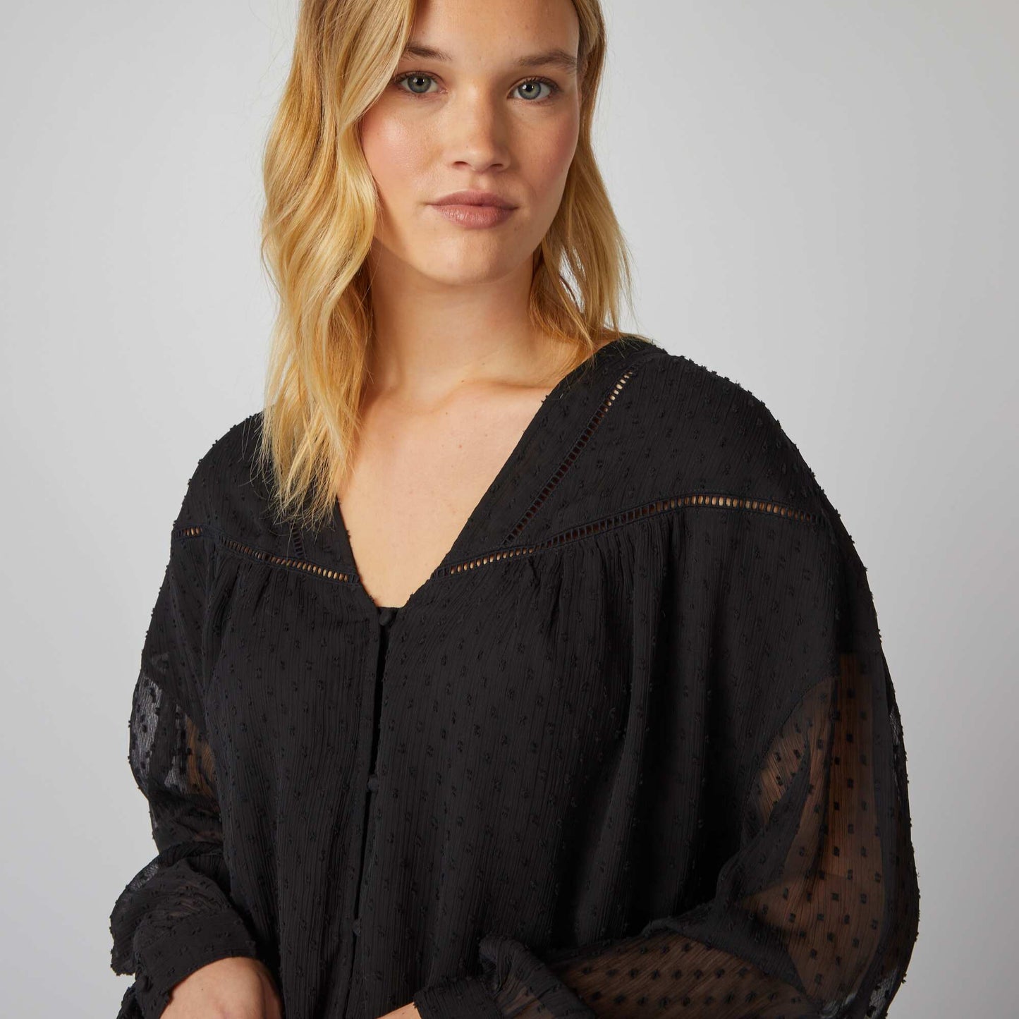 Blouse col V à plumetis noir