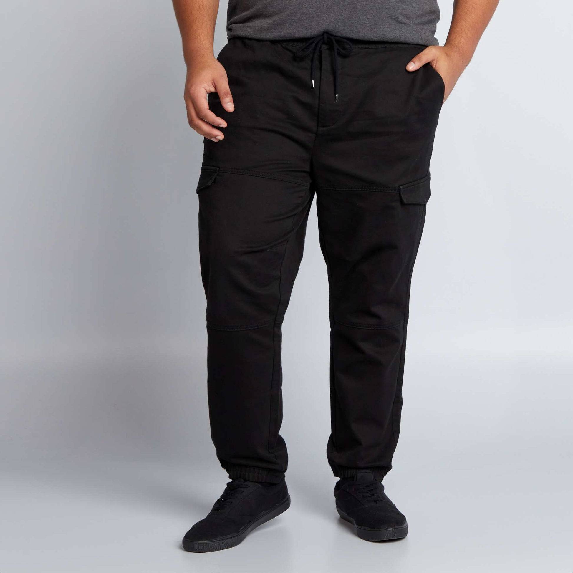 Pantalon chino avec poches sur les c t s noir