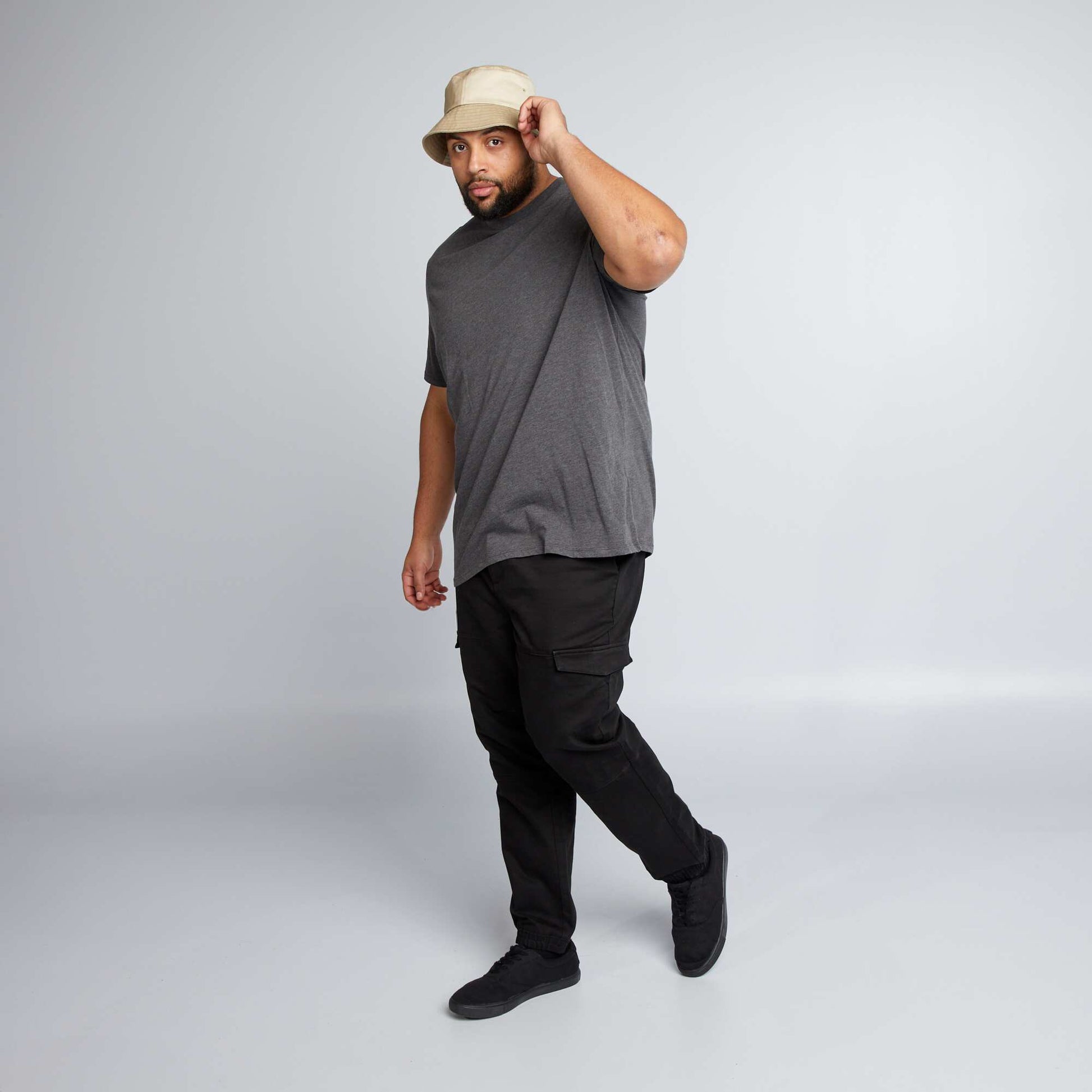 Pantalon chino avec poches sur les c t s noir