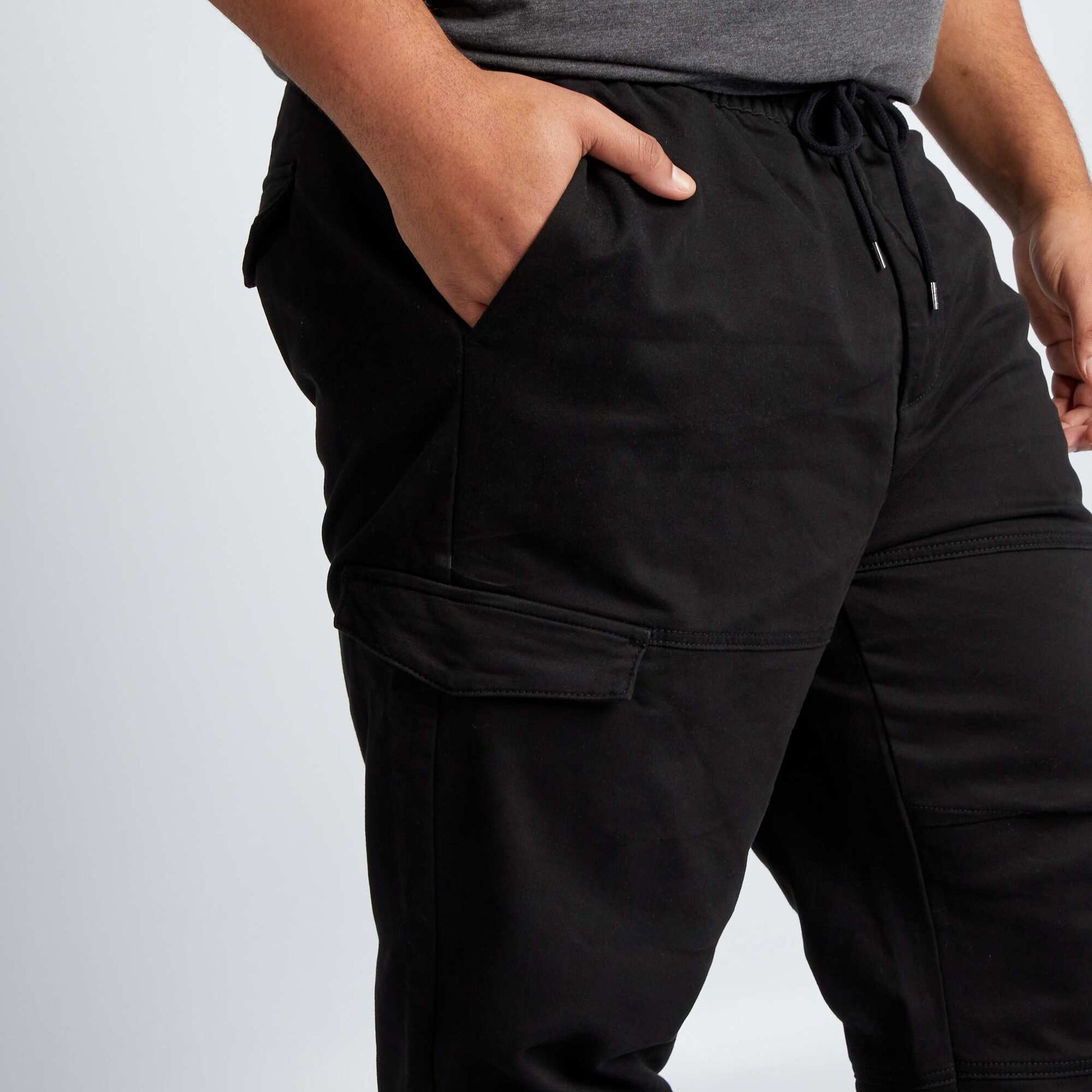 Pantalon chino avec poches sur les c t s noir