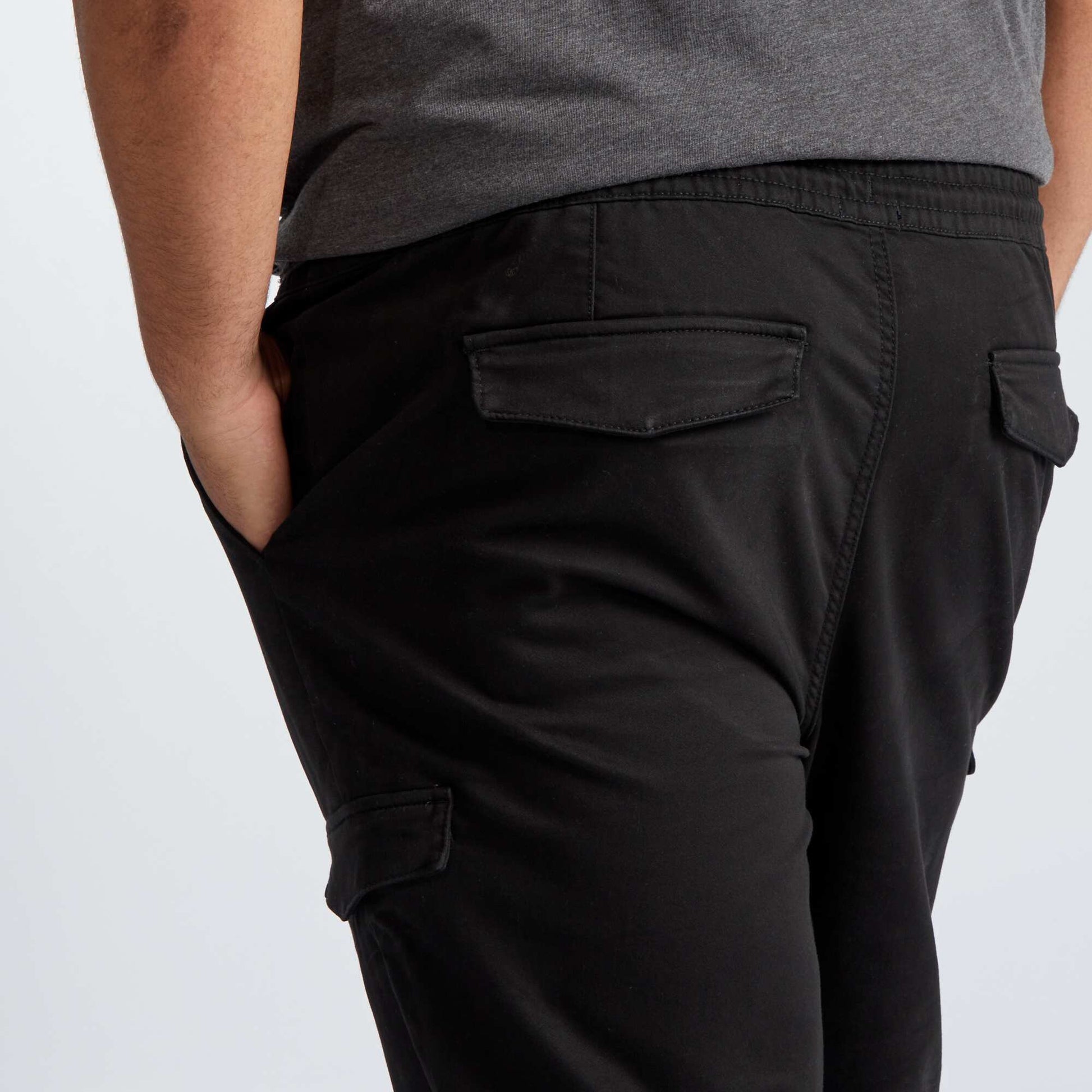 Pantalon chino avec poches sur les c t s noir