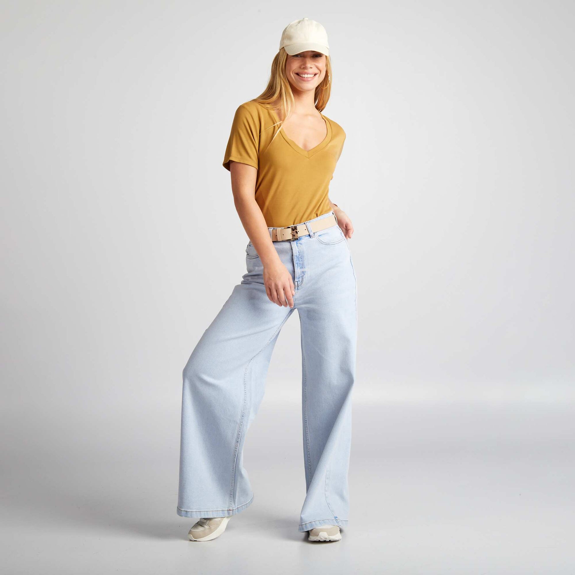 T-shirt stretch col V Marron