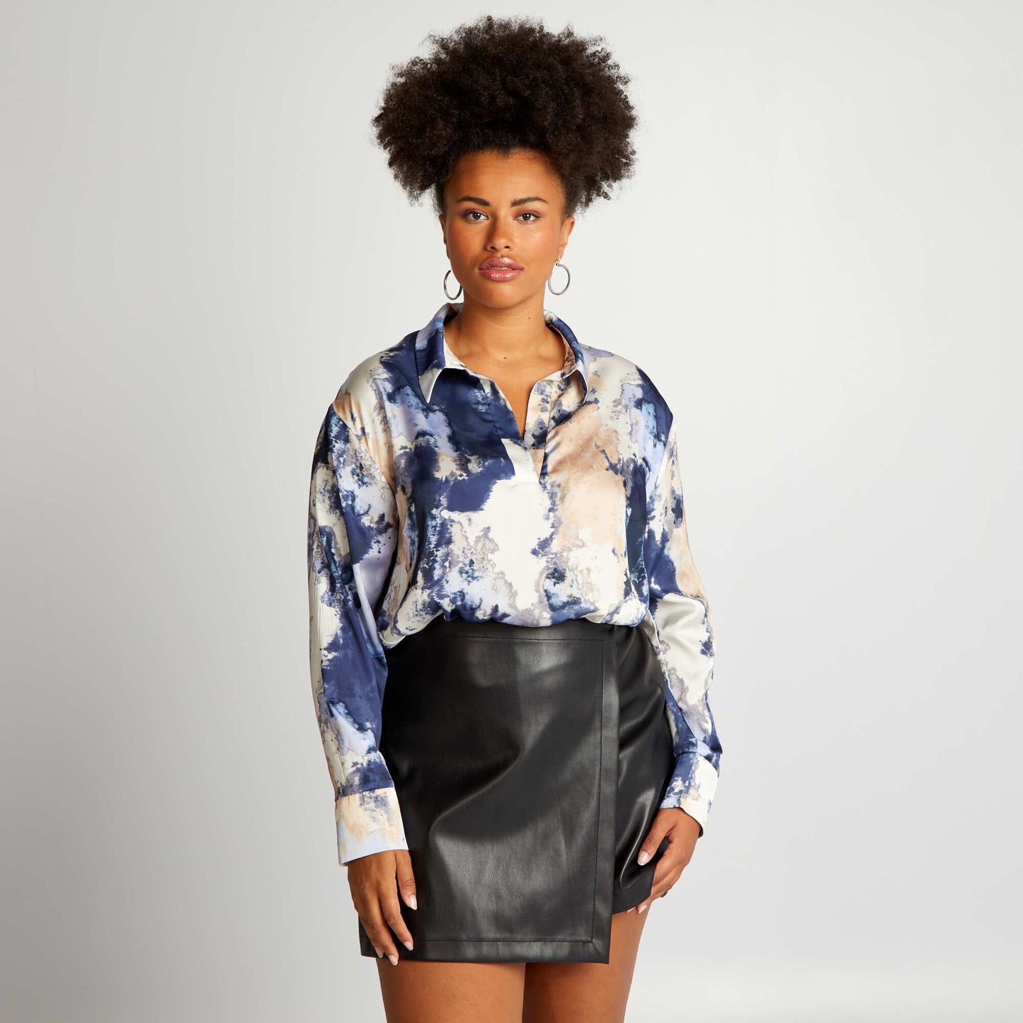 Une blouse fluide manches longues Bleu