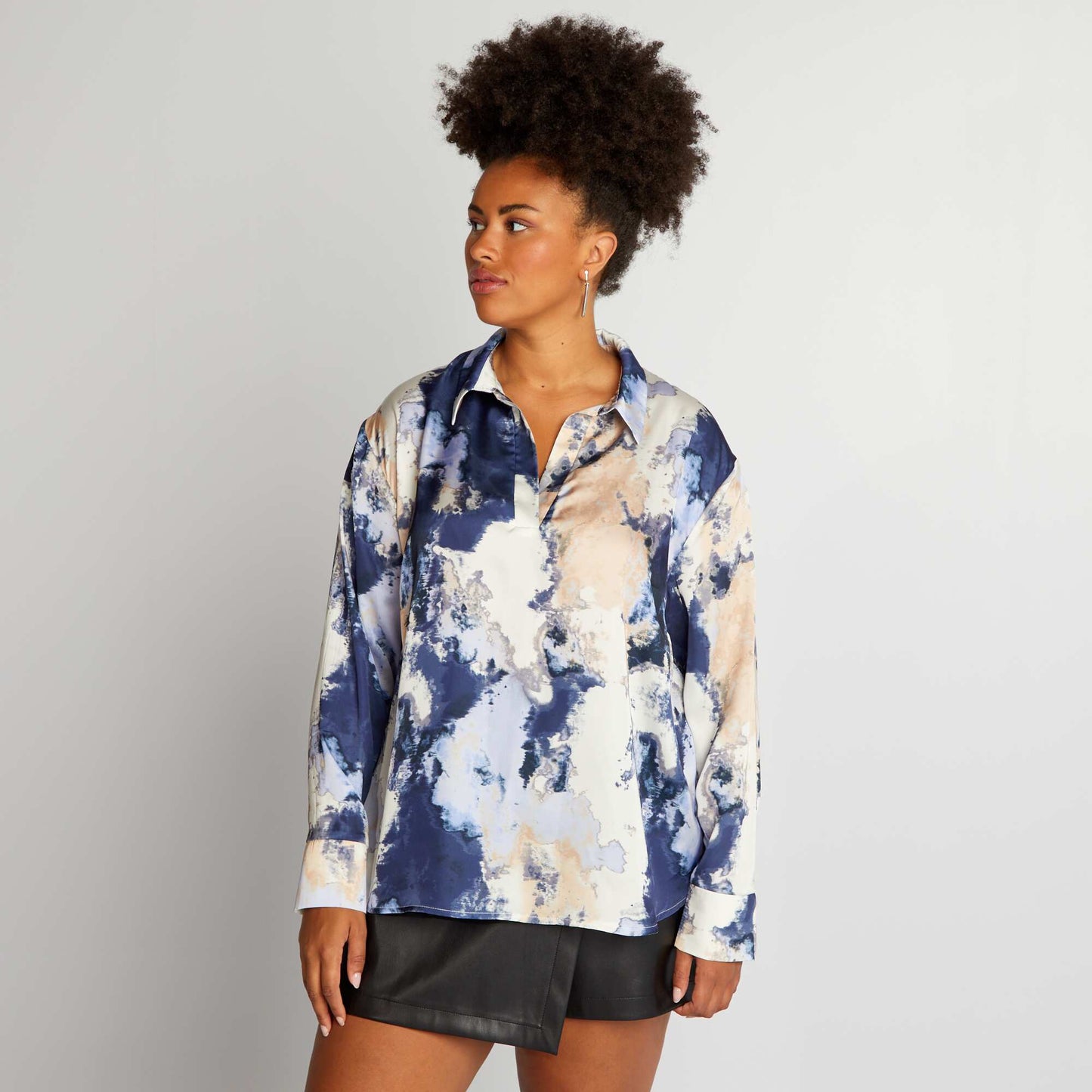 Une blouse fluide manches longues Bleu