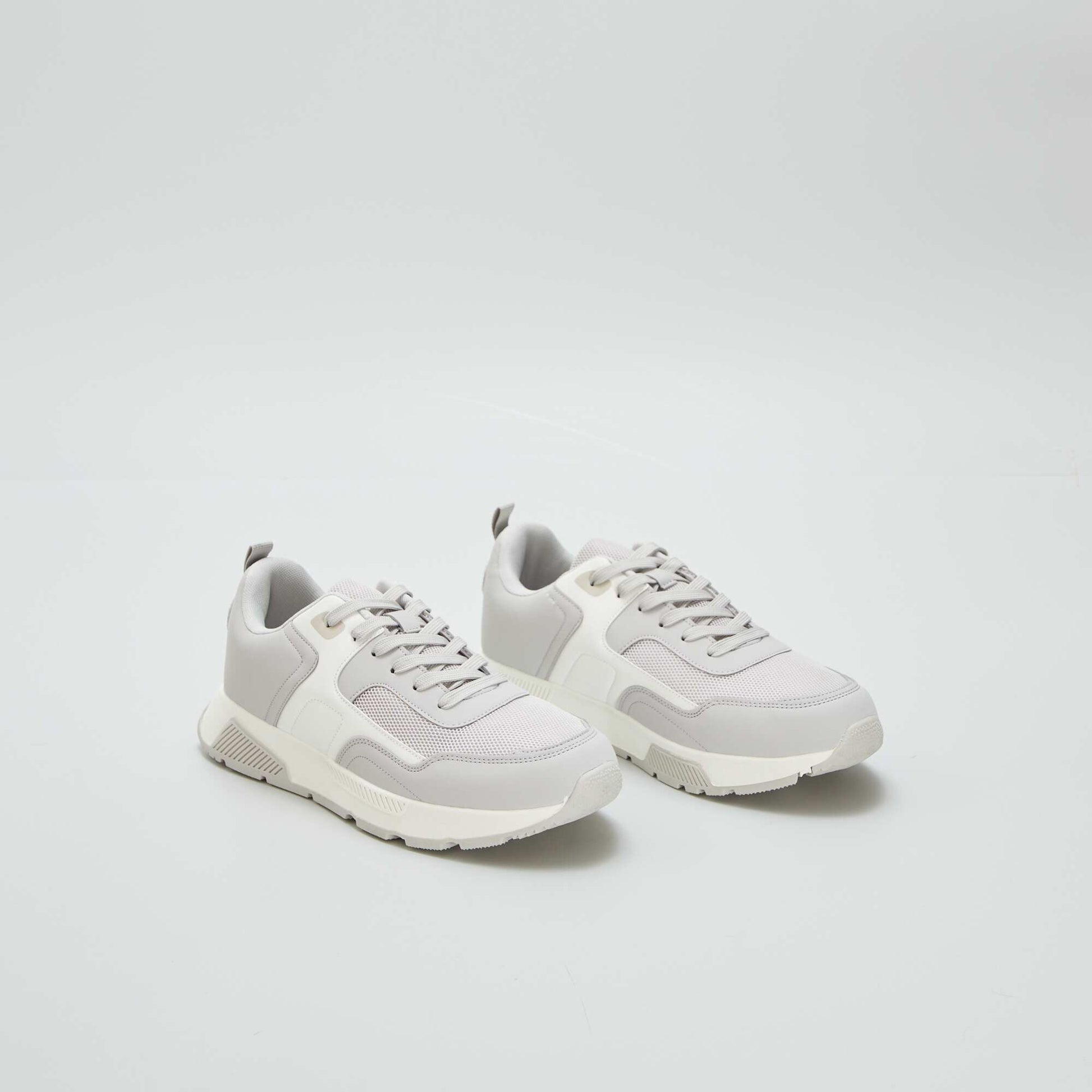 Baskets de sport en mesh tricolores Gris
