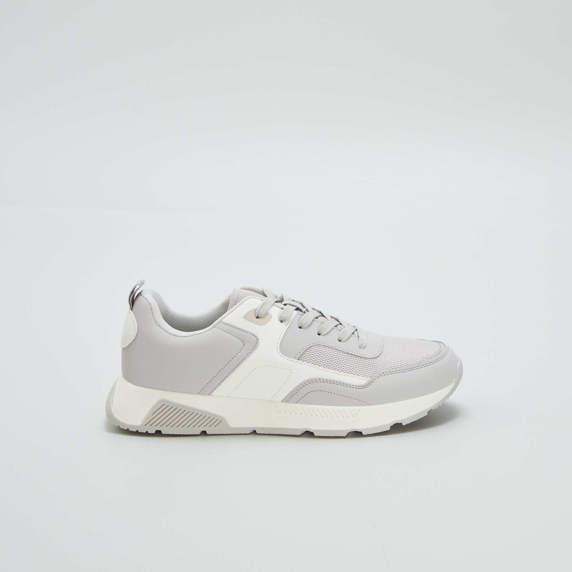 Baskets de sport en mesh tricolores Gris