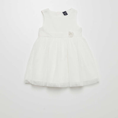 Robe vas e en tulle blanc
