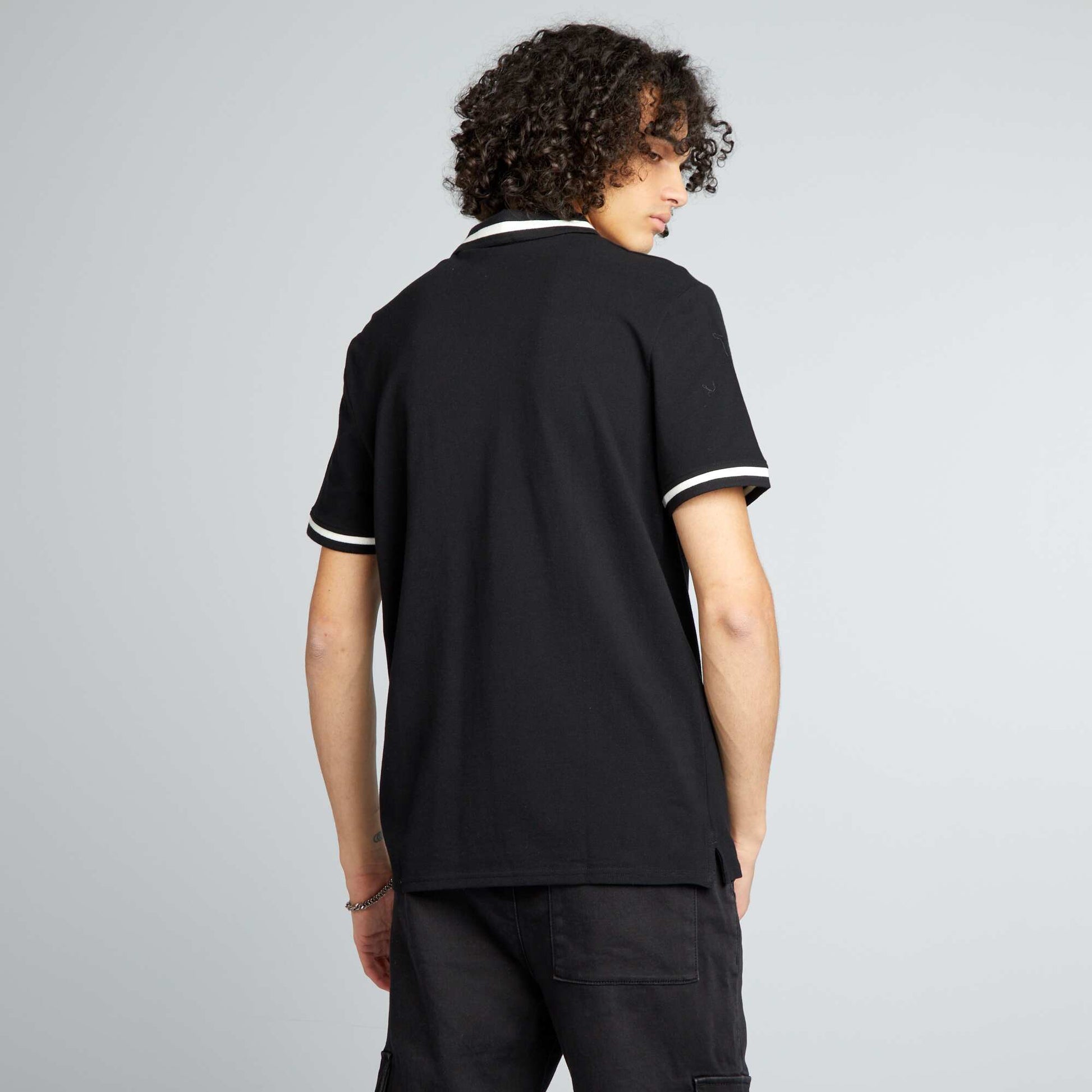 Polo manches courtes contrastes noir