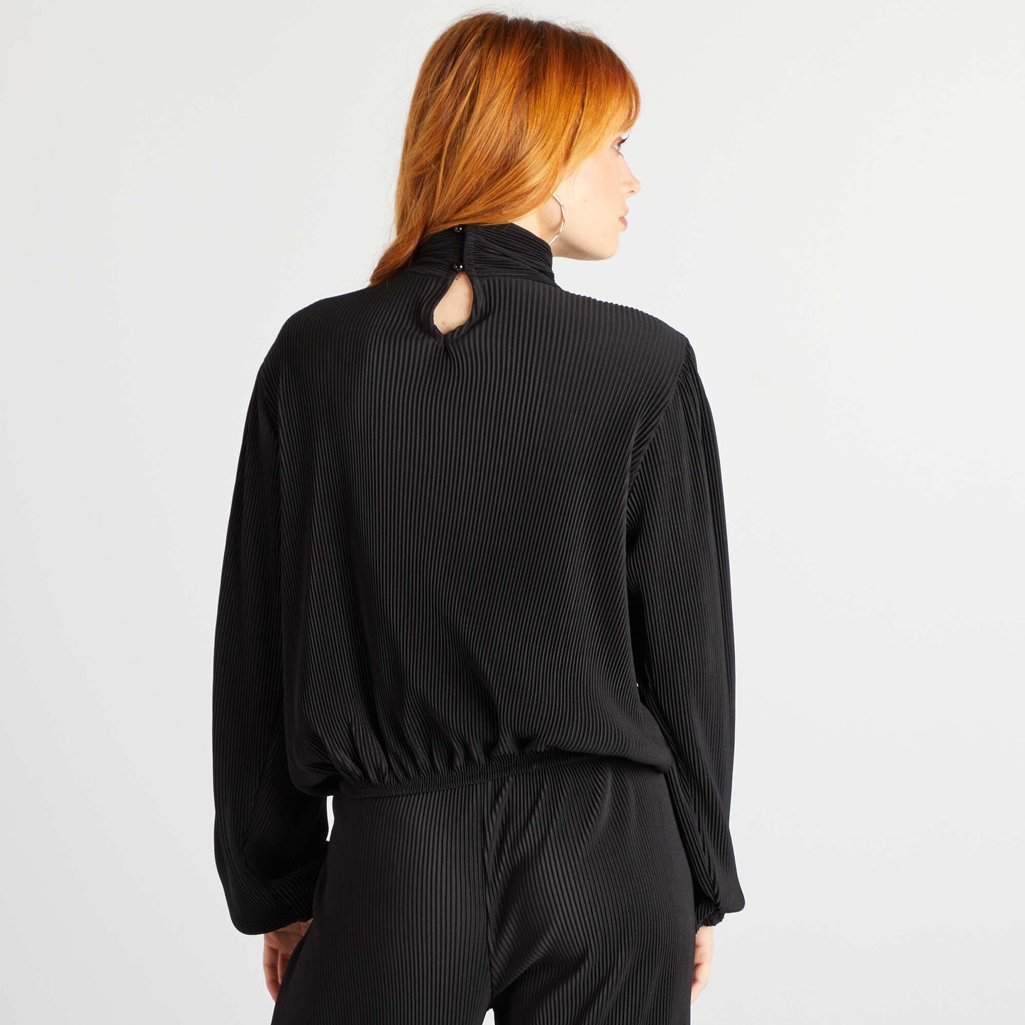 Blouse pliss e col montant noir