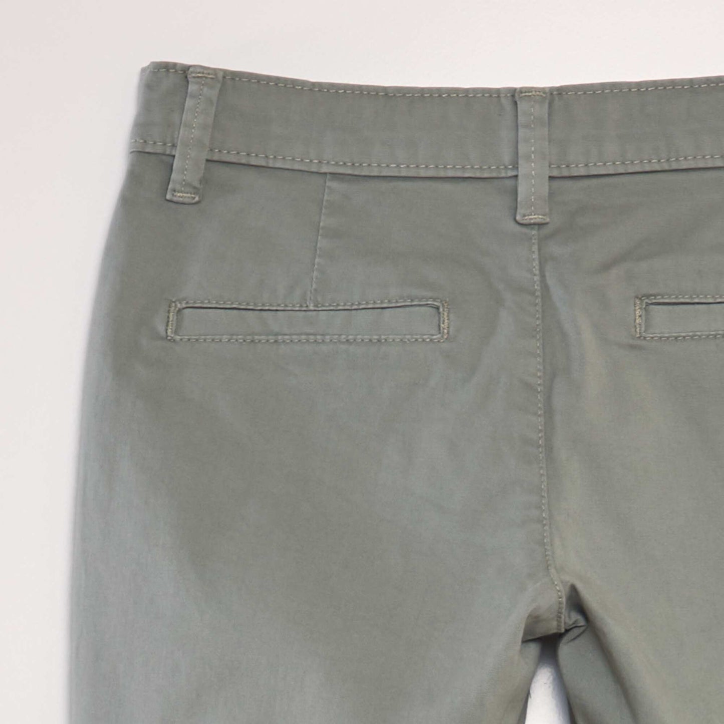 Short chino Kaki