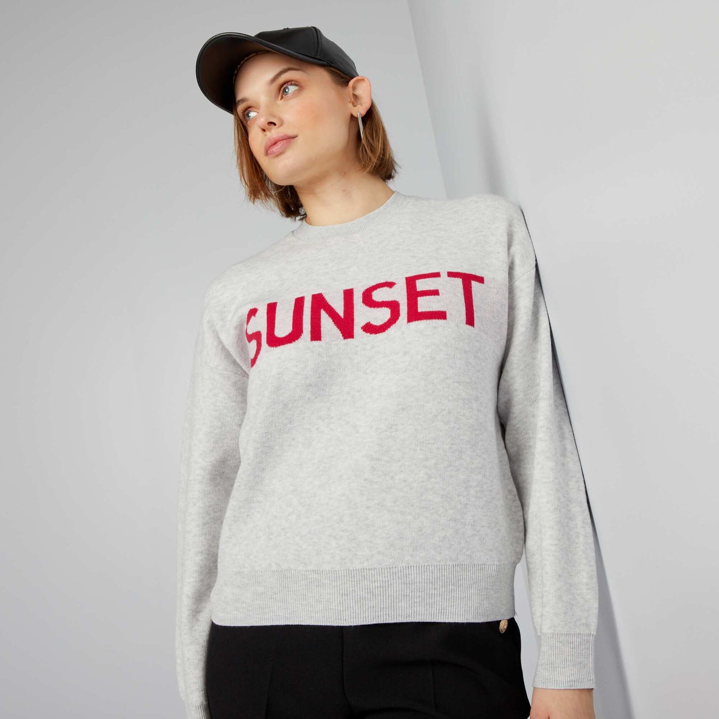 Pull   col rond avec inscription Gris