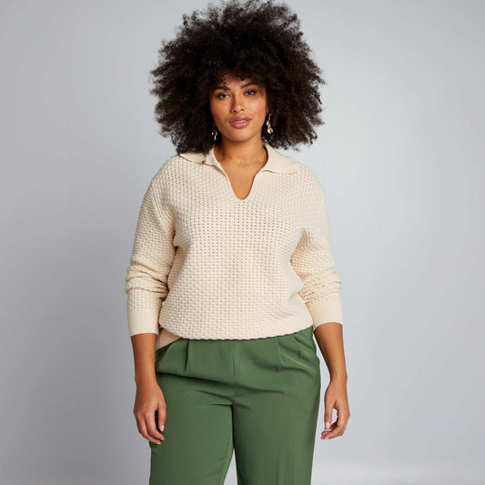 Pull en tricot avec col V Beige