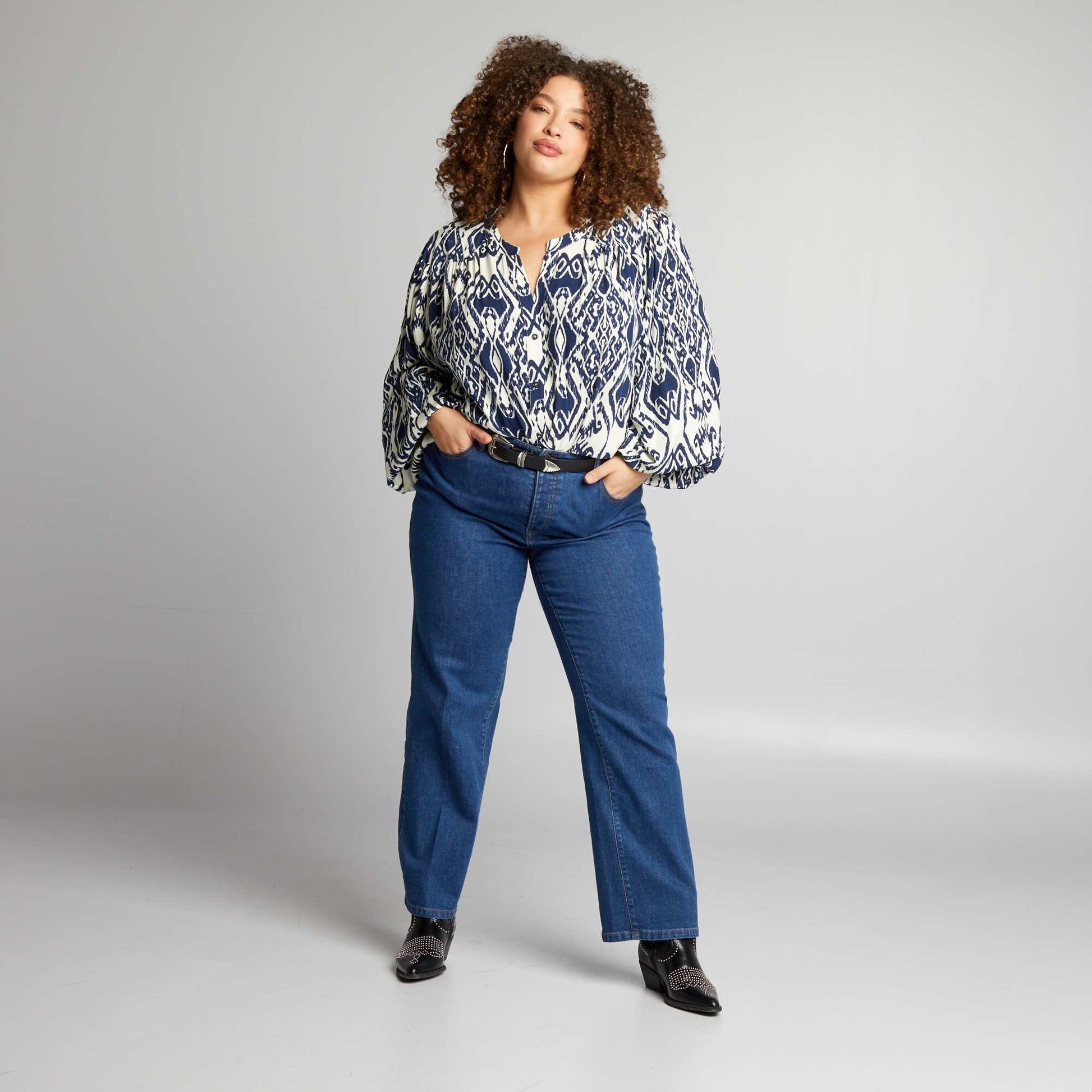 Blouse col V avec motifs Bleu