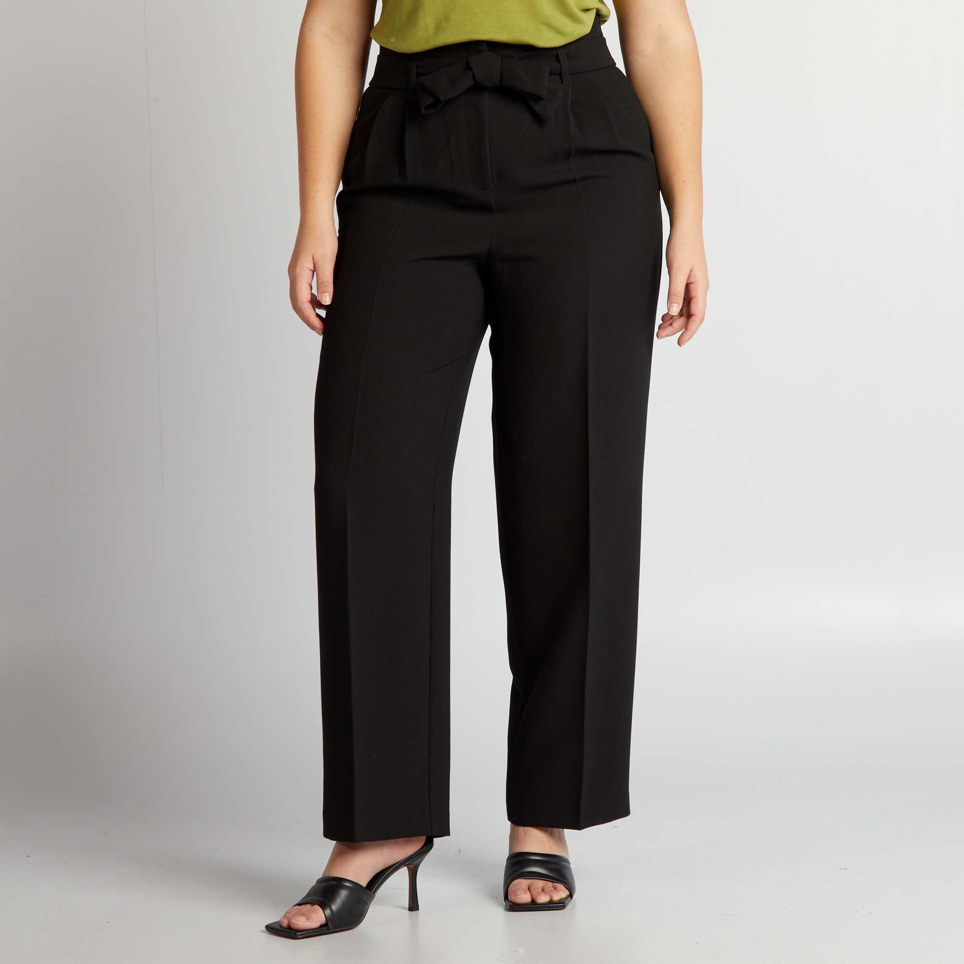 Pantalon droit avec ceinture noir