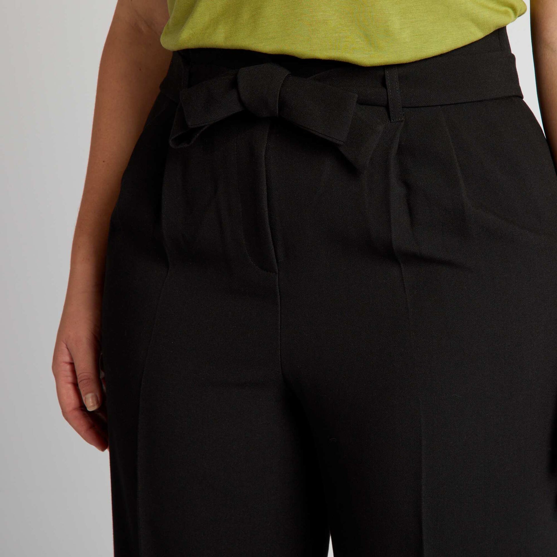 Pantalon droit avec ceinture noir