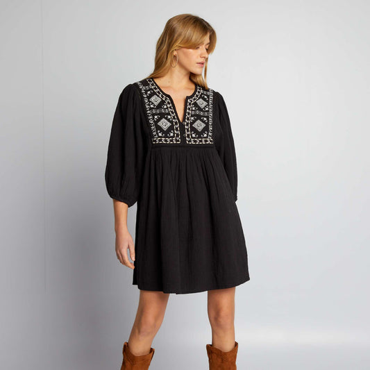 Robe avec broderie noir