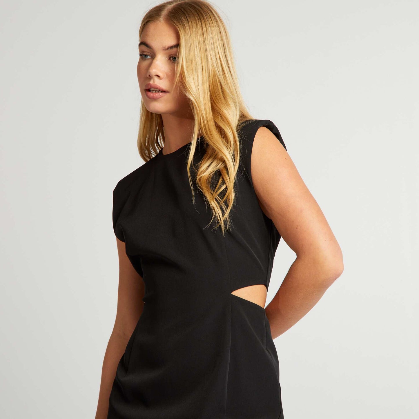 Robe longue avec épaulette noir