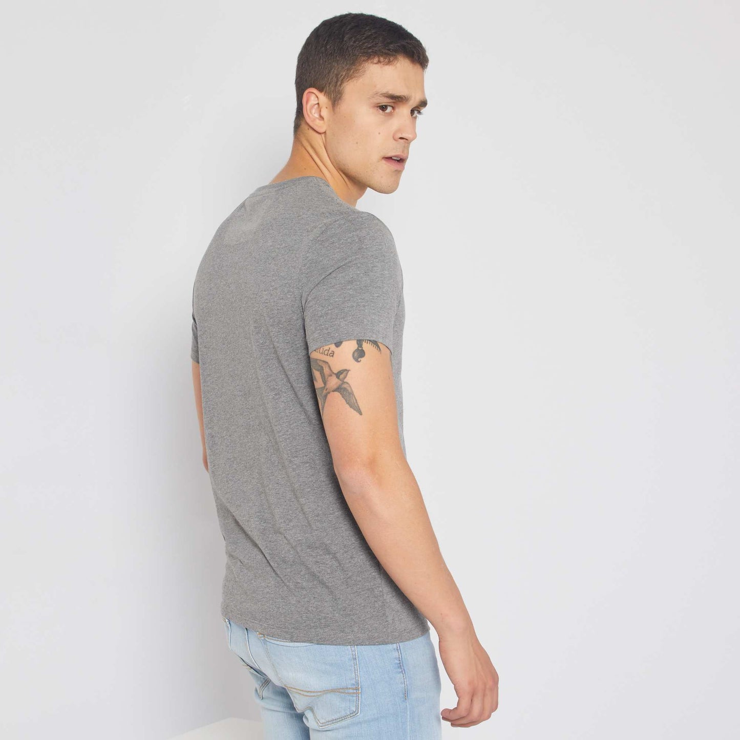 T-shirt regular col V en coton Gris clair chin