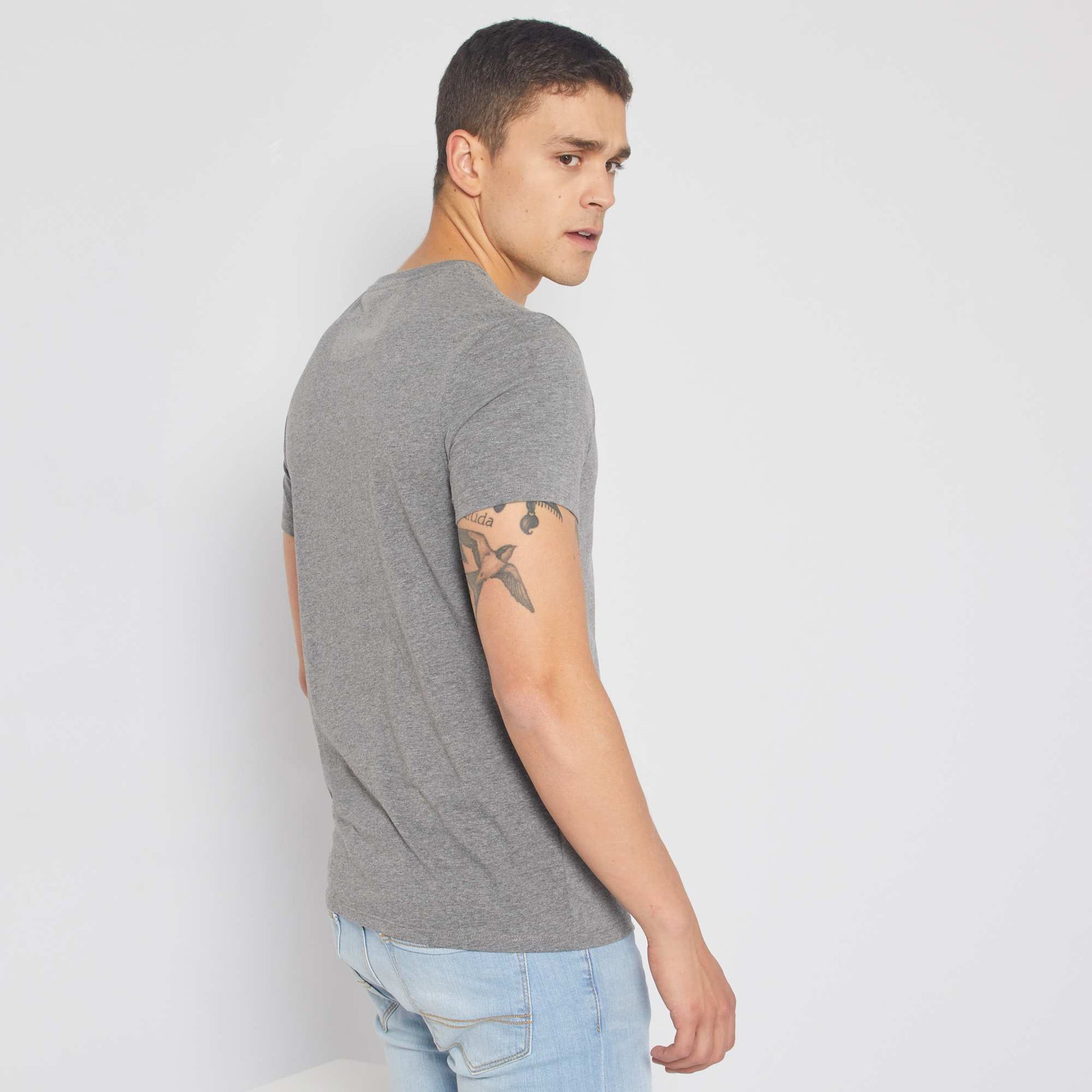 T-shirt regular col V en coton Gris clair chin