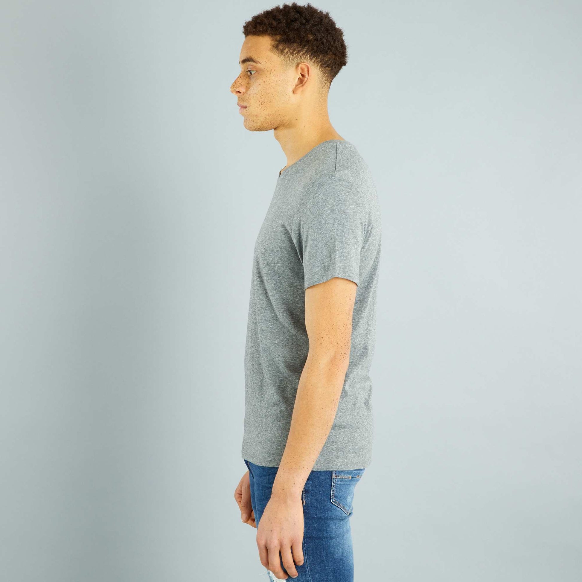 T-shirt regular col V en coton Gris clair chin