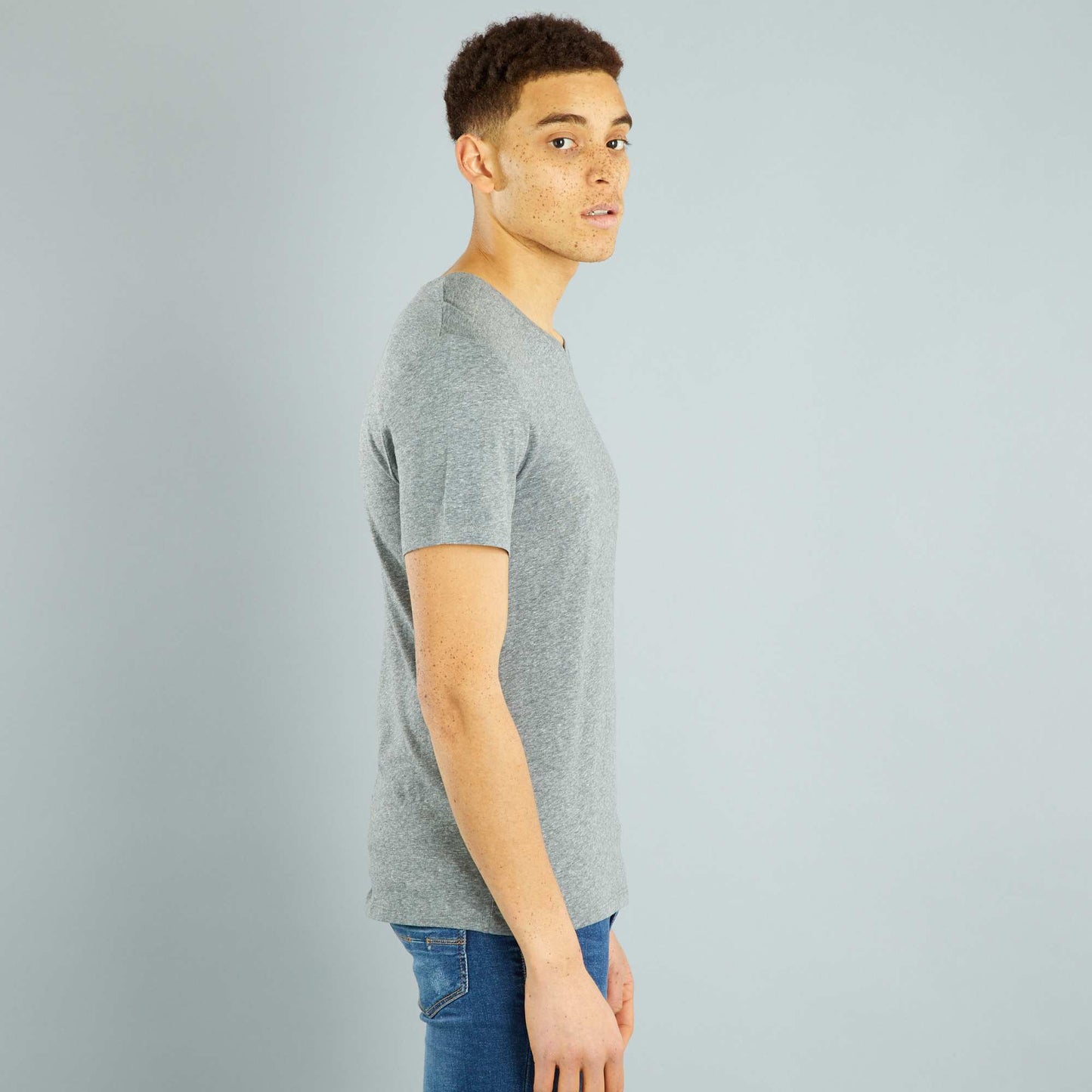 T-shirt regular col V en coton Gris clair chin