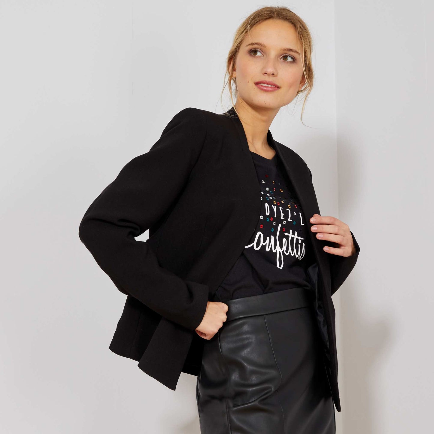 Veste courte de tailleur noir