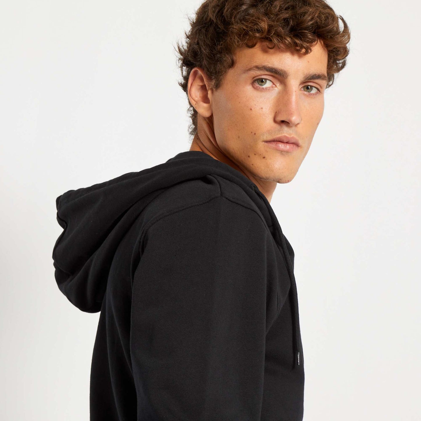 Sweat zipp    capuche noir