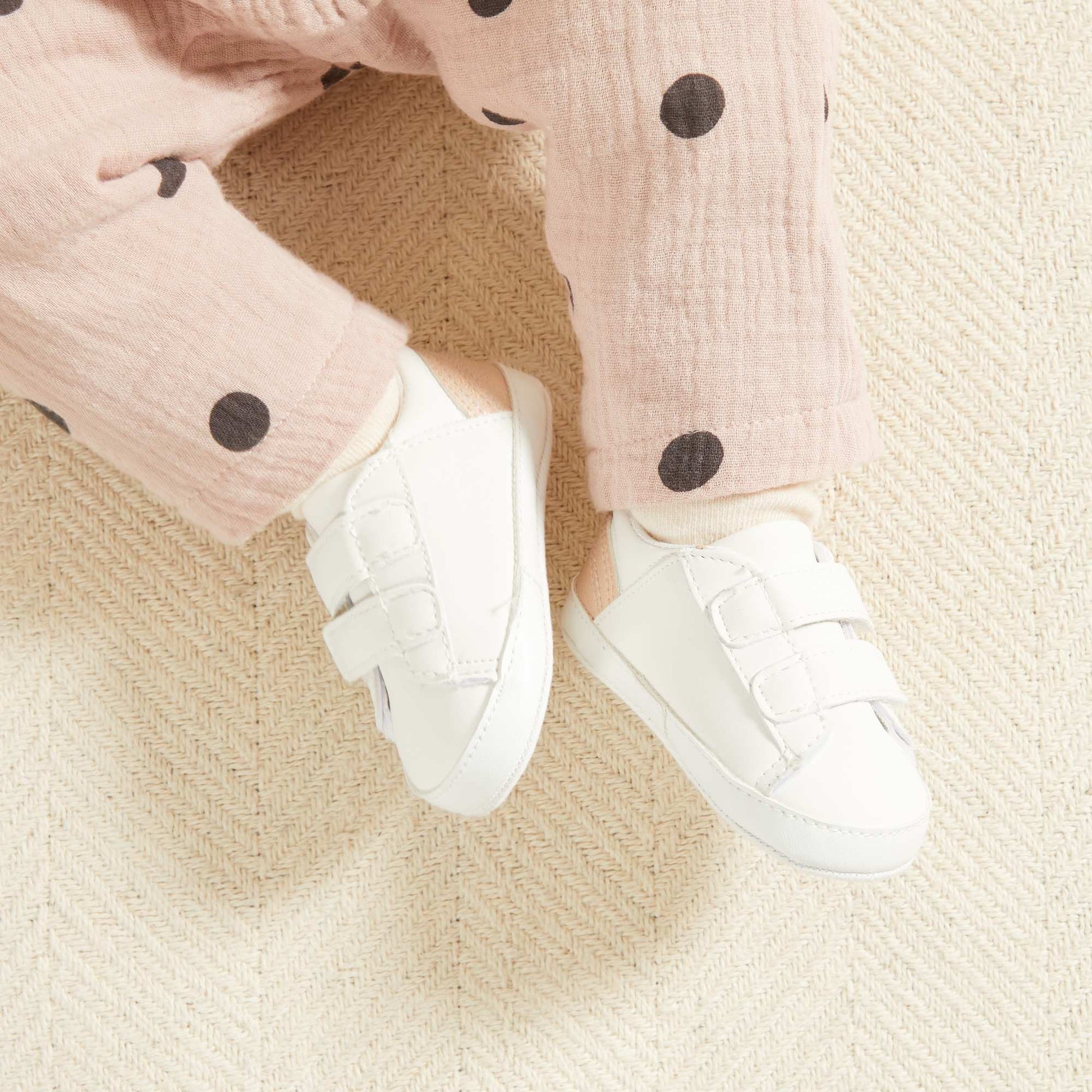 Baskets mode scratchs blanc