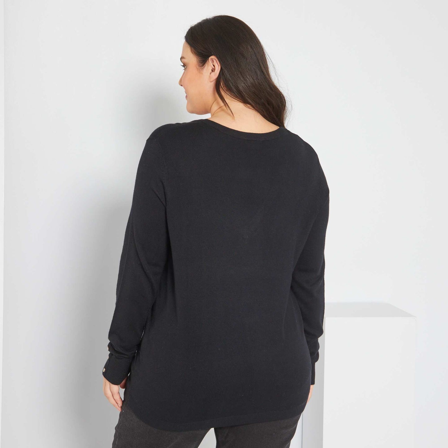 Pull col V boutons fantaisie noir
