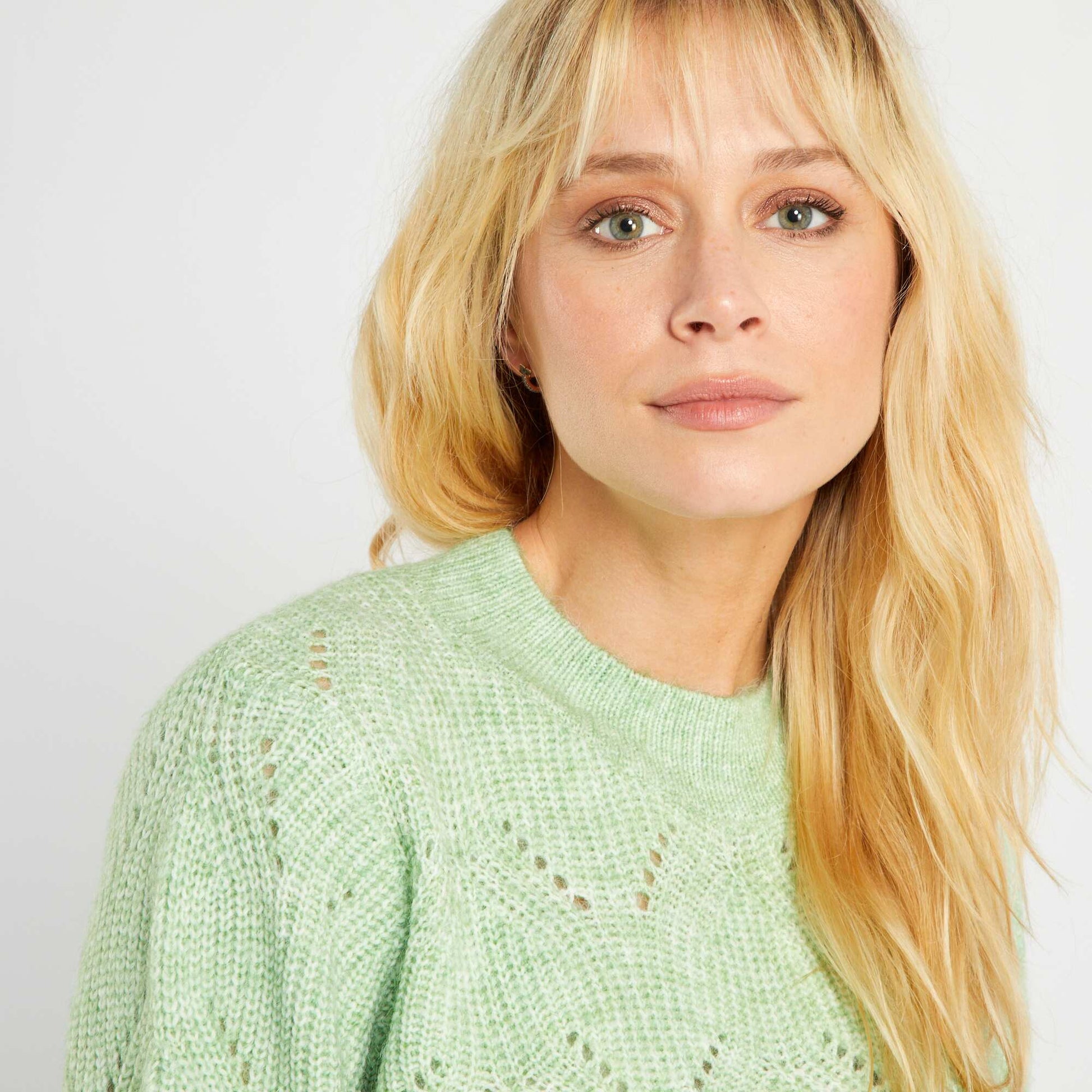 Pull chaud en maille chin e et ajour e vert iris