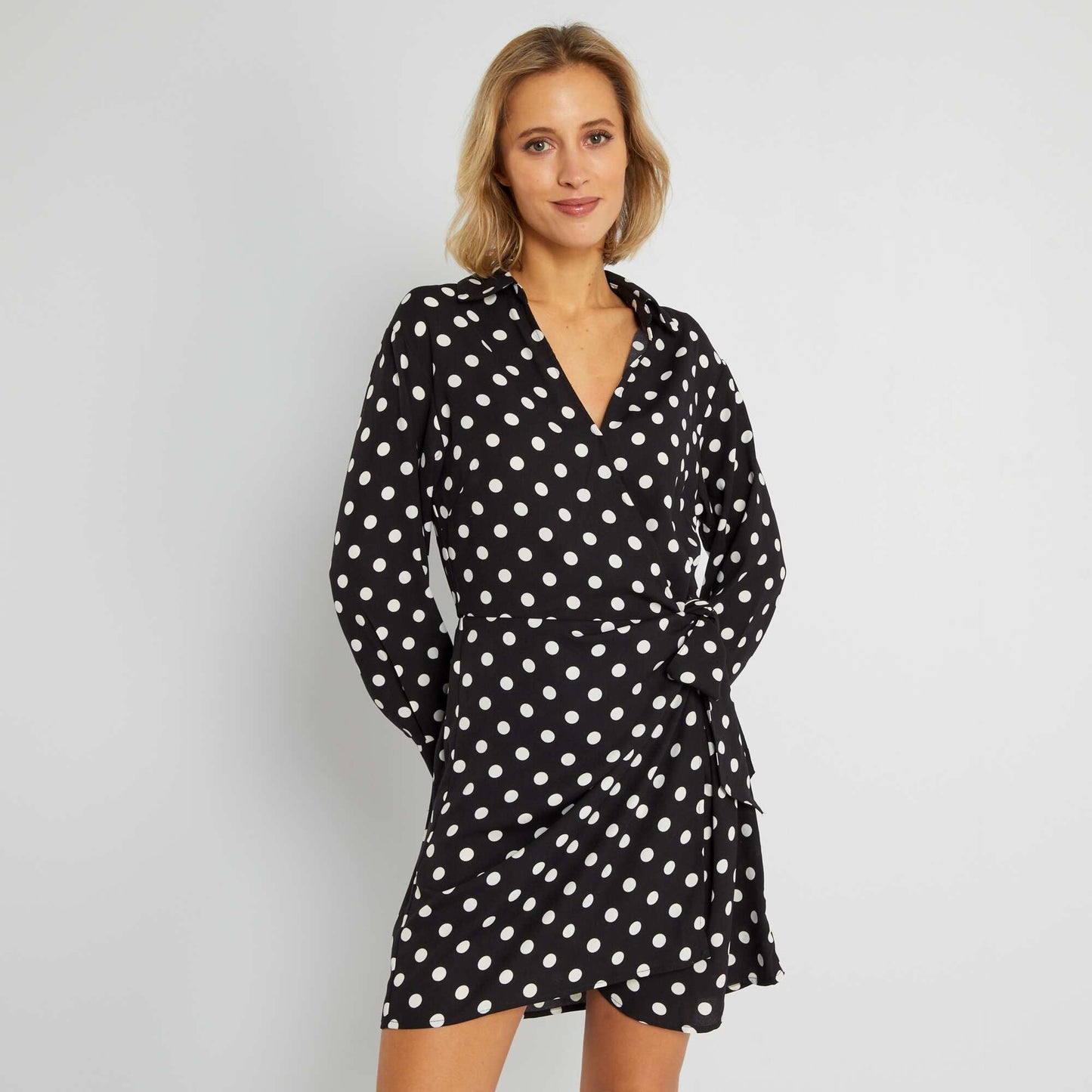 Robe courte nou e en maille georgette Noir/blanc