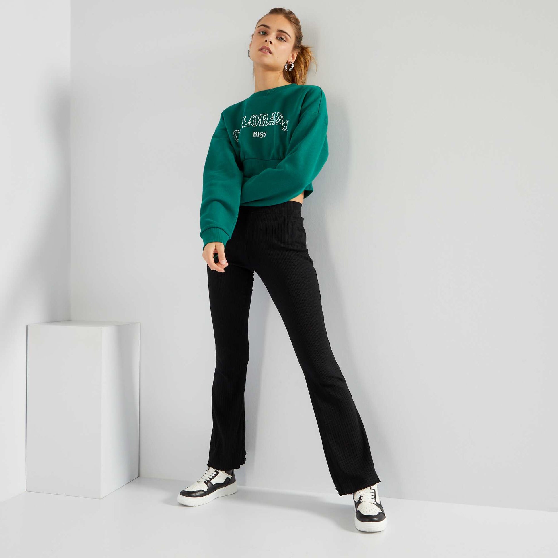 Pantalon flare en maille c tel e noir - Main Image