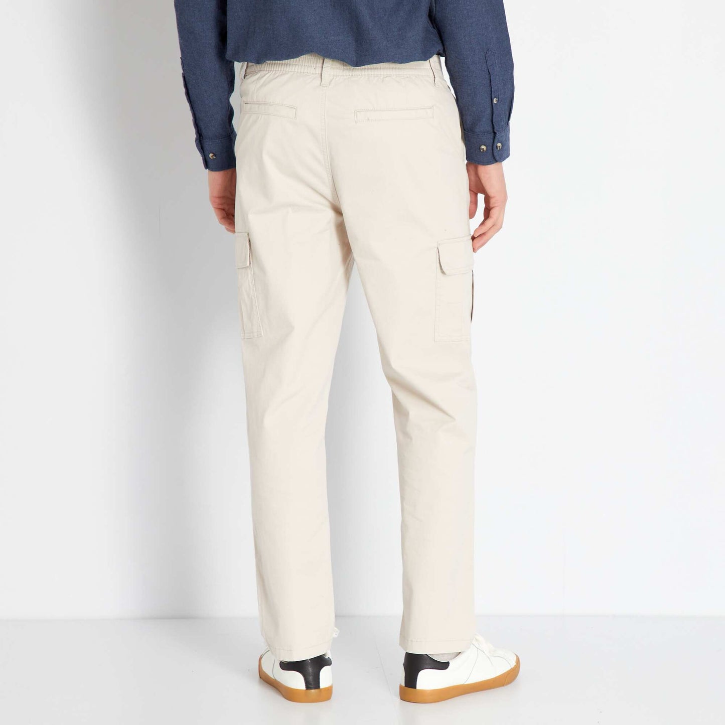 Pantalon chino avec poches cargos gris beige