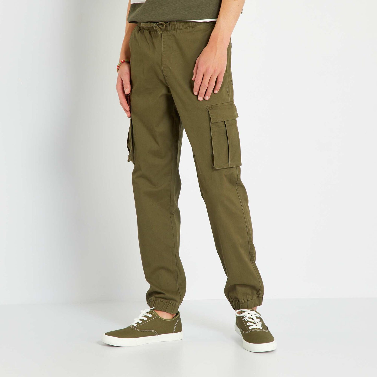 Pantalon type cargo Kaki