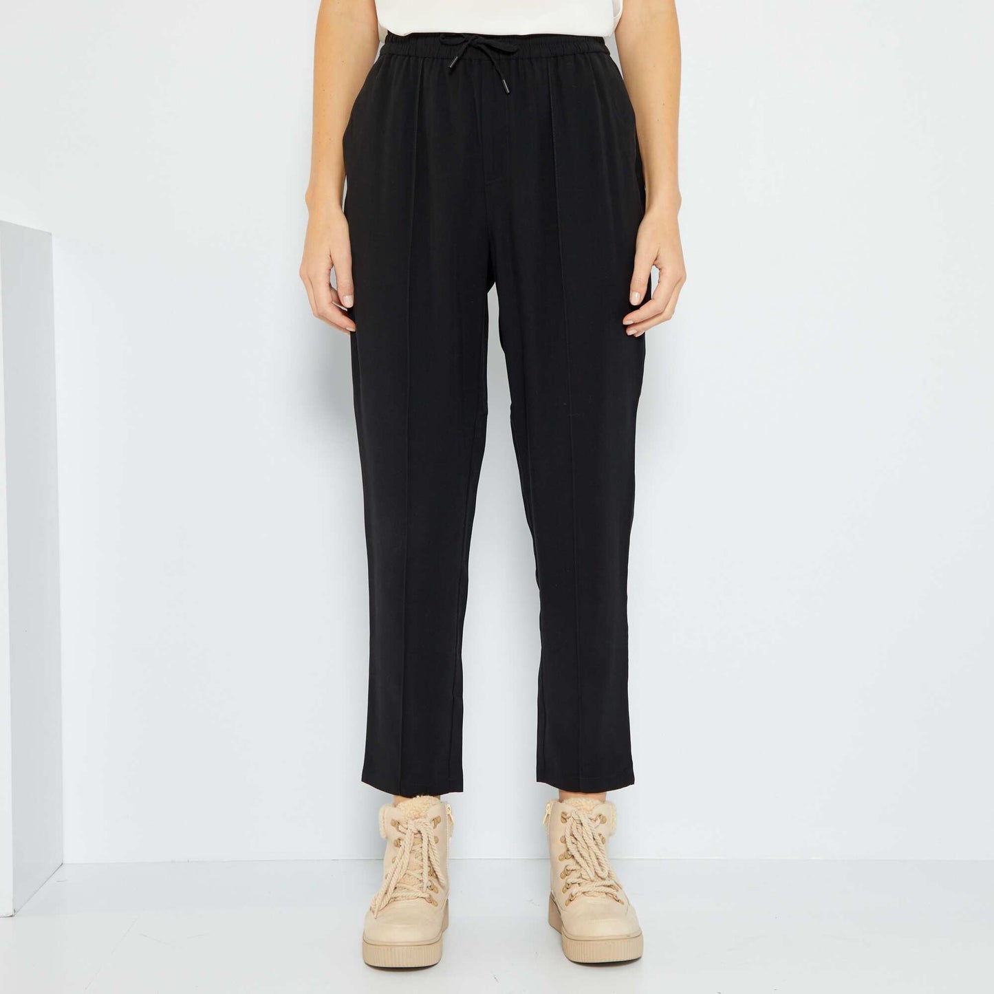 Pantalon regular en twill type jogging noir