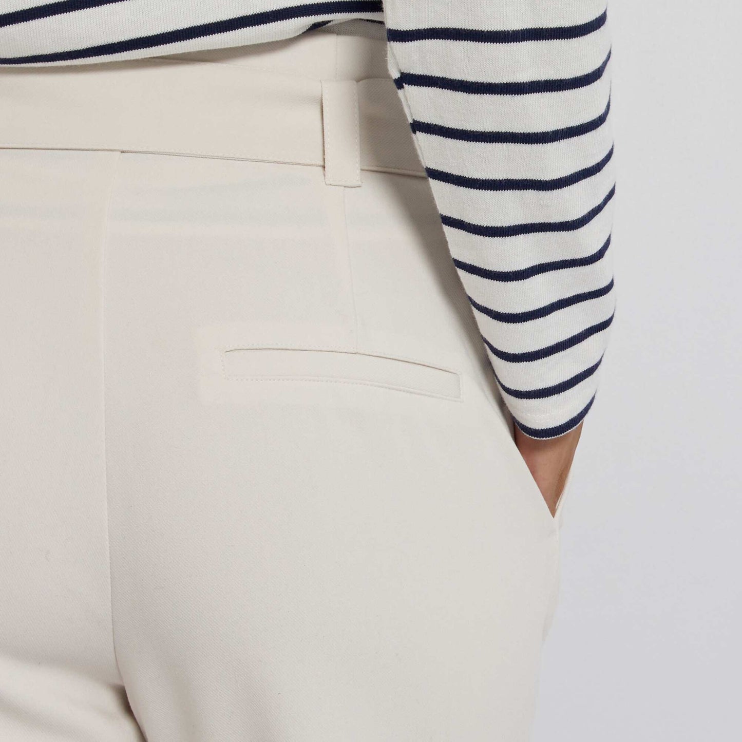 Pantalon carotte avec ceinture blanc calcaire