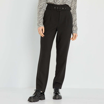 Pantalon carotte avec ceinture noir