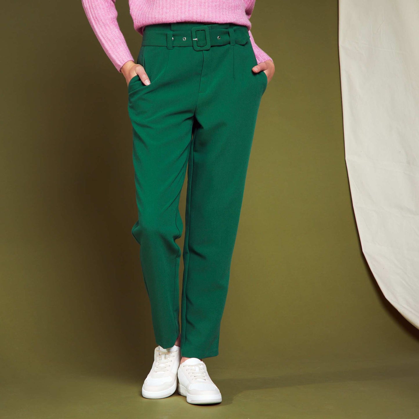 Pantalon carotte avec ceinture Vert