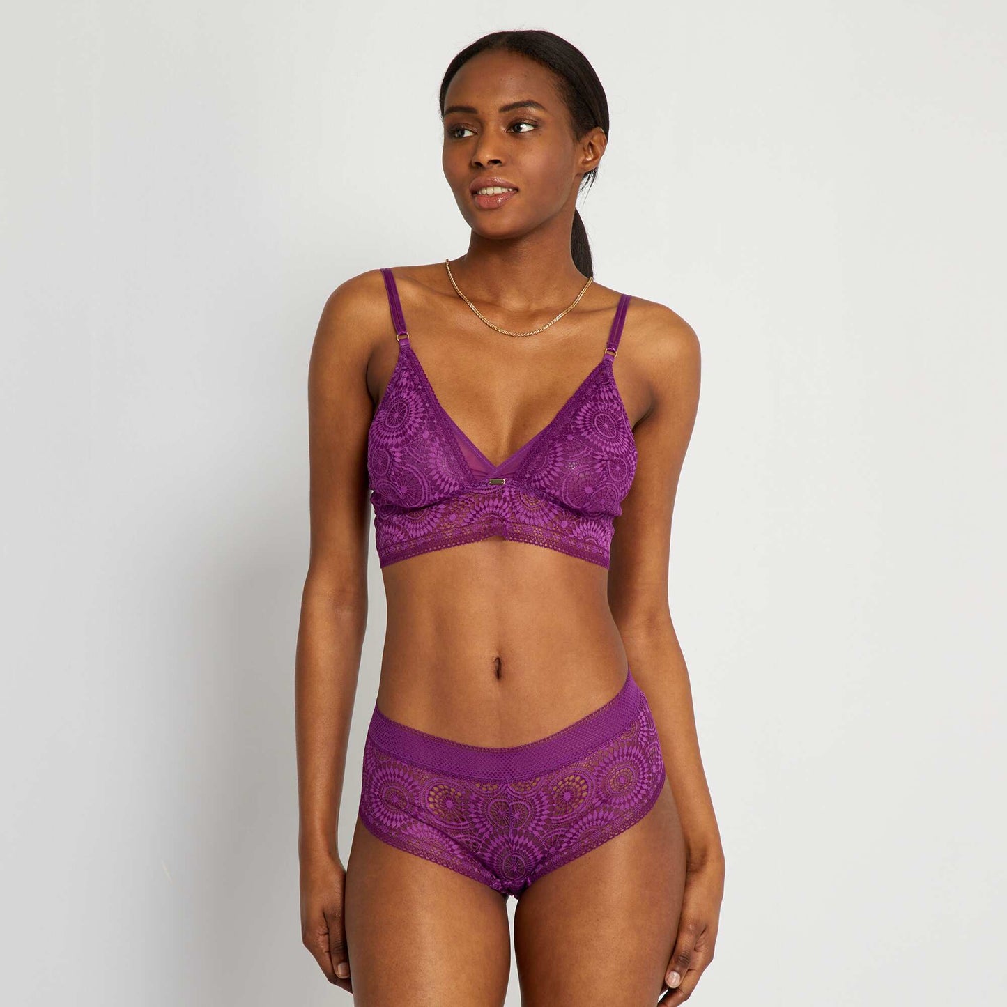 Triangle dentelle violet