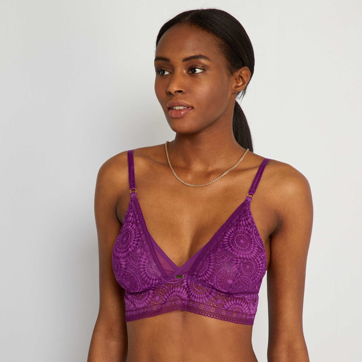 Triangle dentelle violet