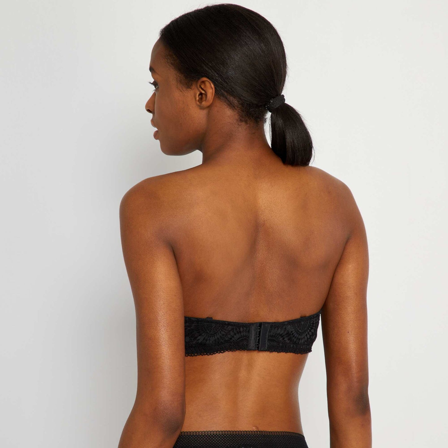 Soutien-gorge push-up bandeau dentelle noir