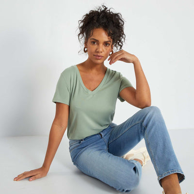 T-shirt encolure V vert gris