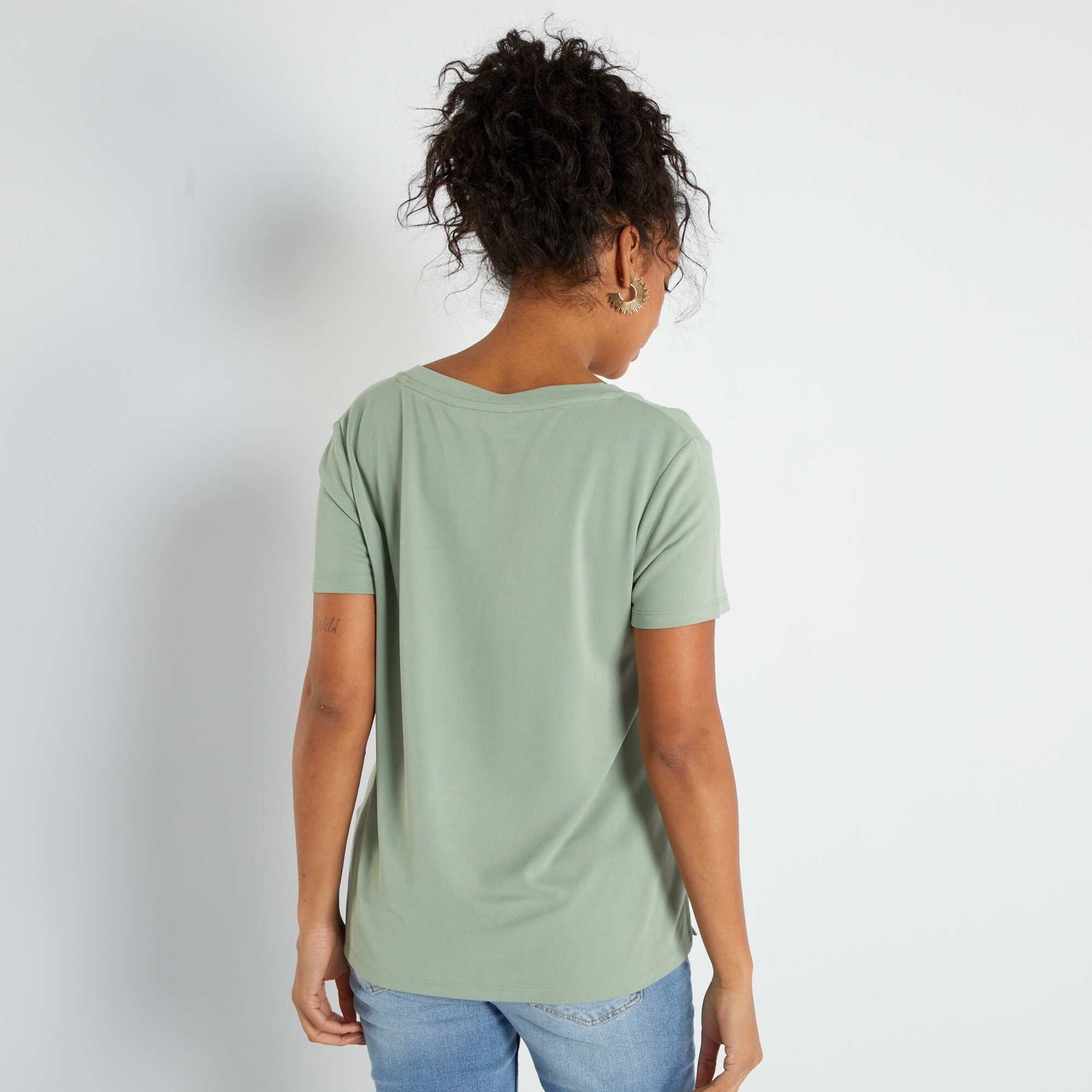T-shirt encolure V vert gris