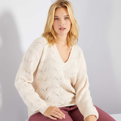 Pull col V en maille ajour e Cr me