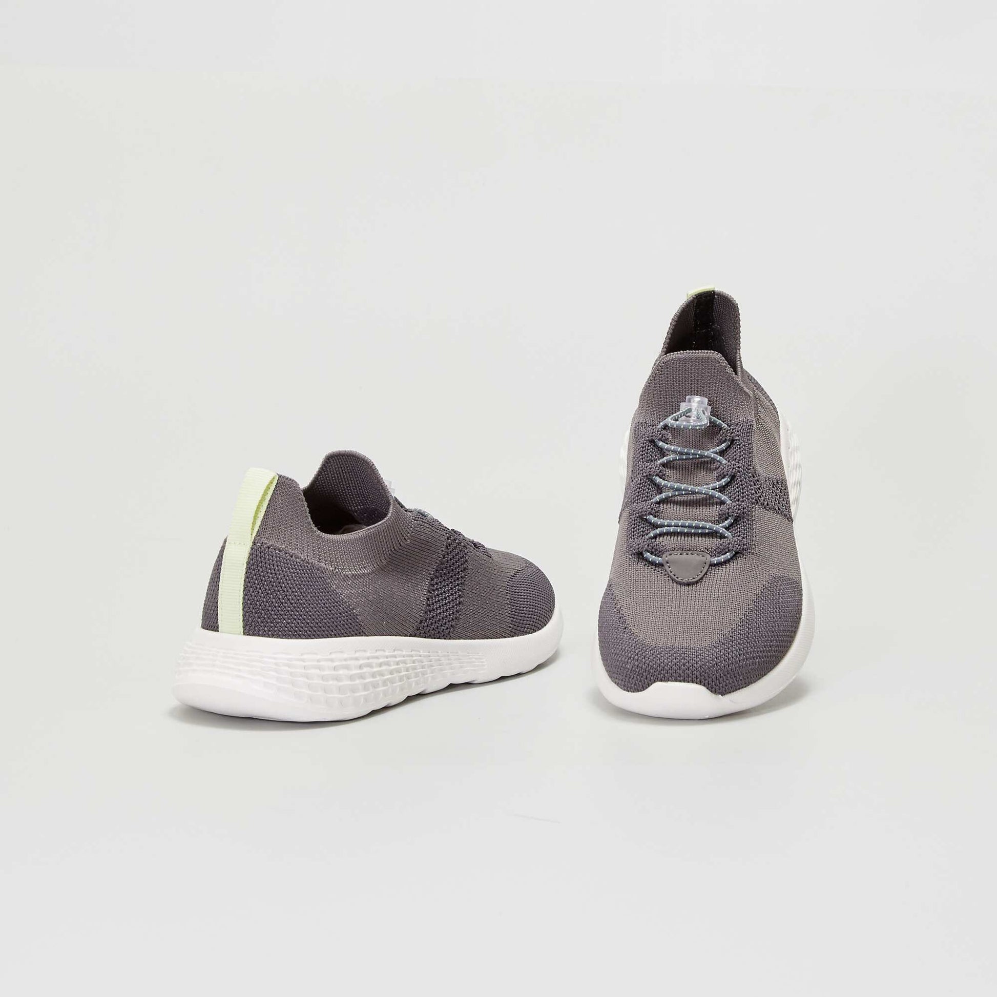 Basket de sport easy fit Gris