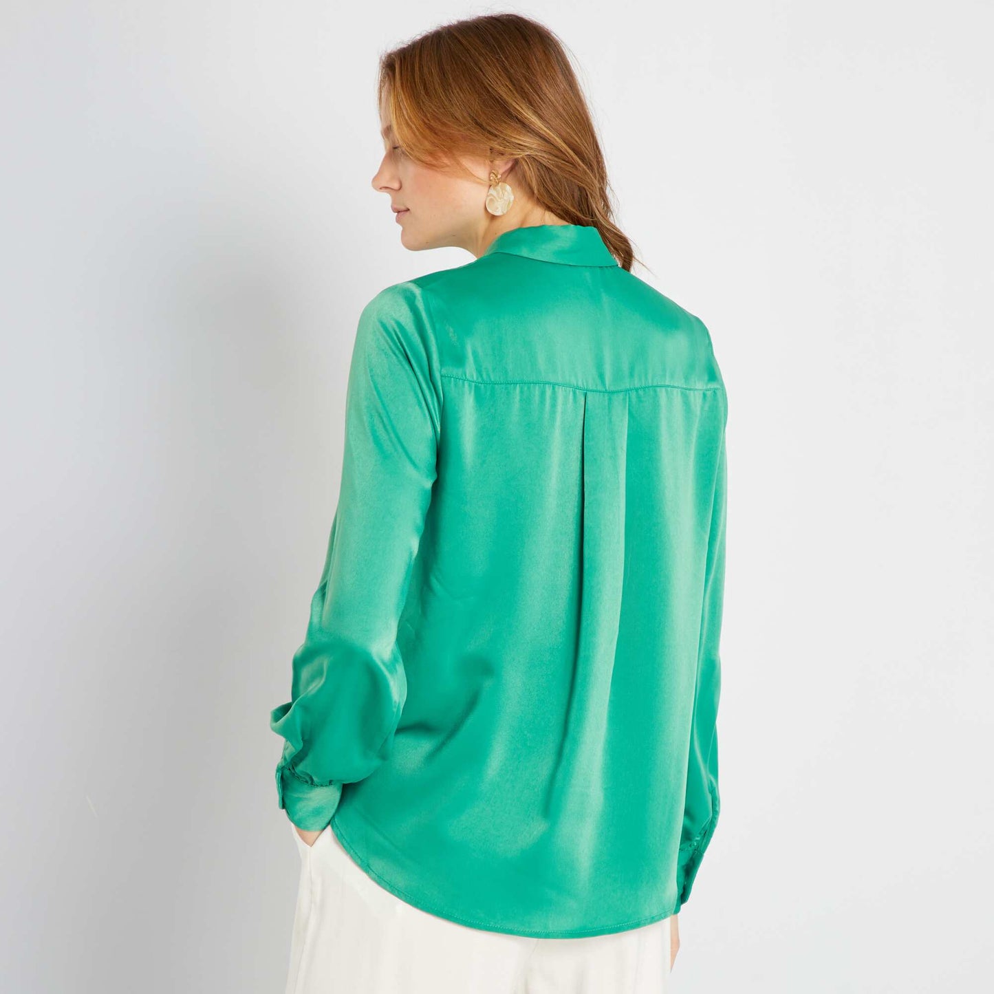 Chemisier en satin vert