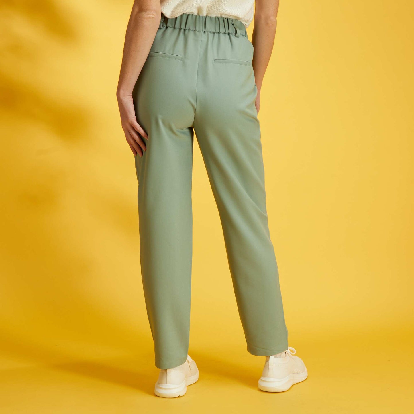 Pantalon chino avec taille lastiqu e vert gris