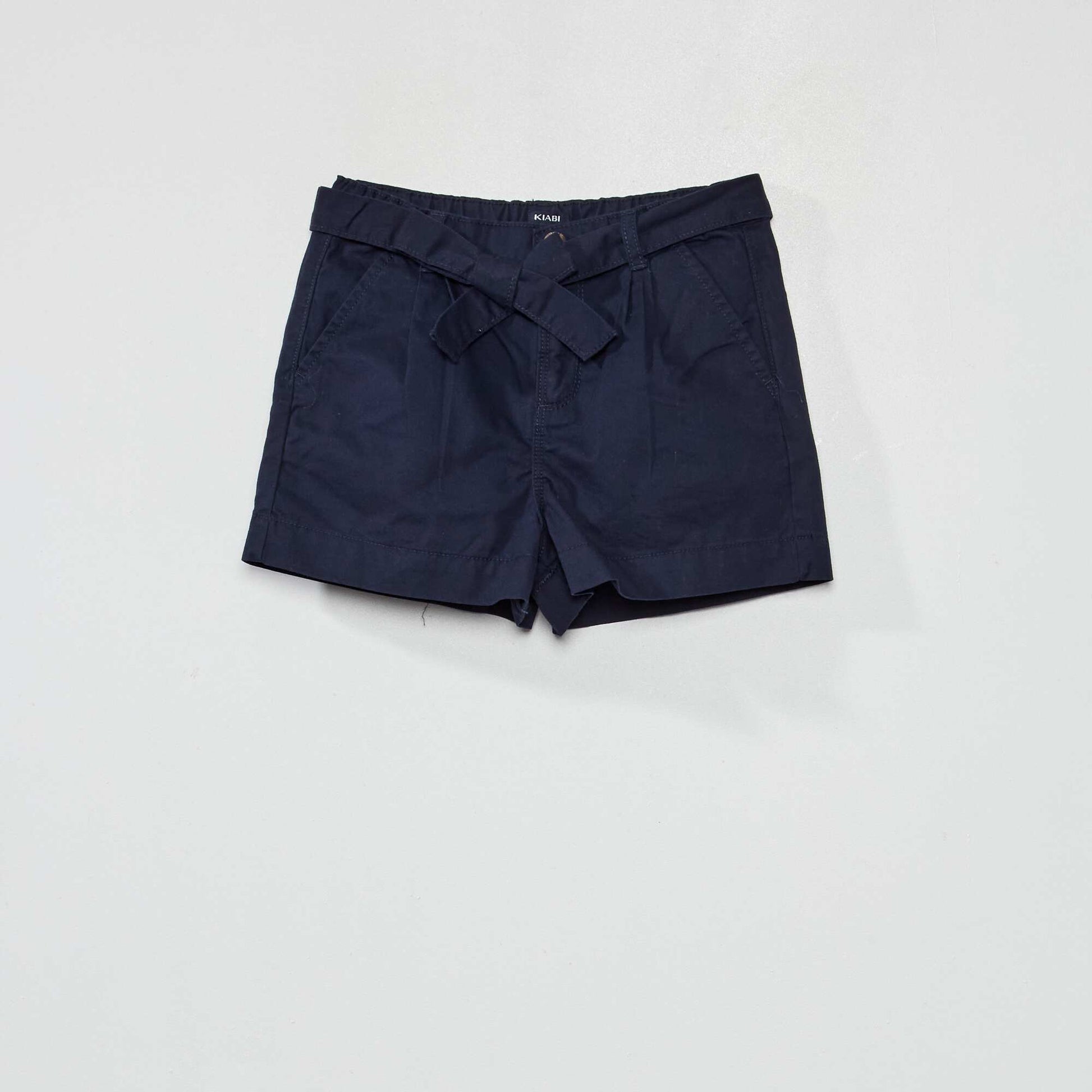 Short avec ceinture bleu marine