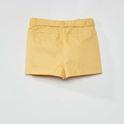 Short avec ceinture jaune