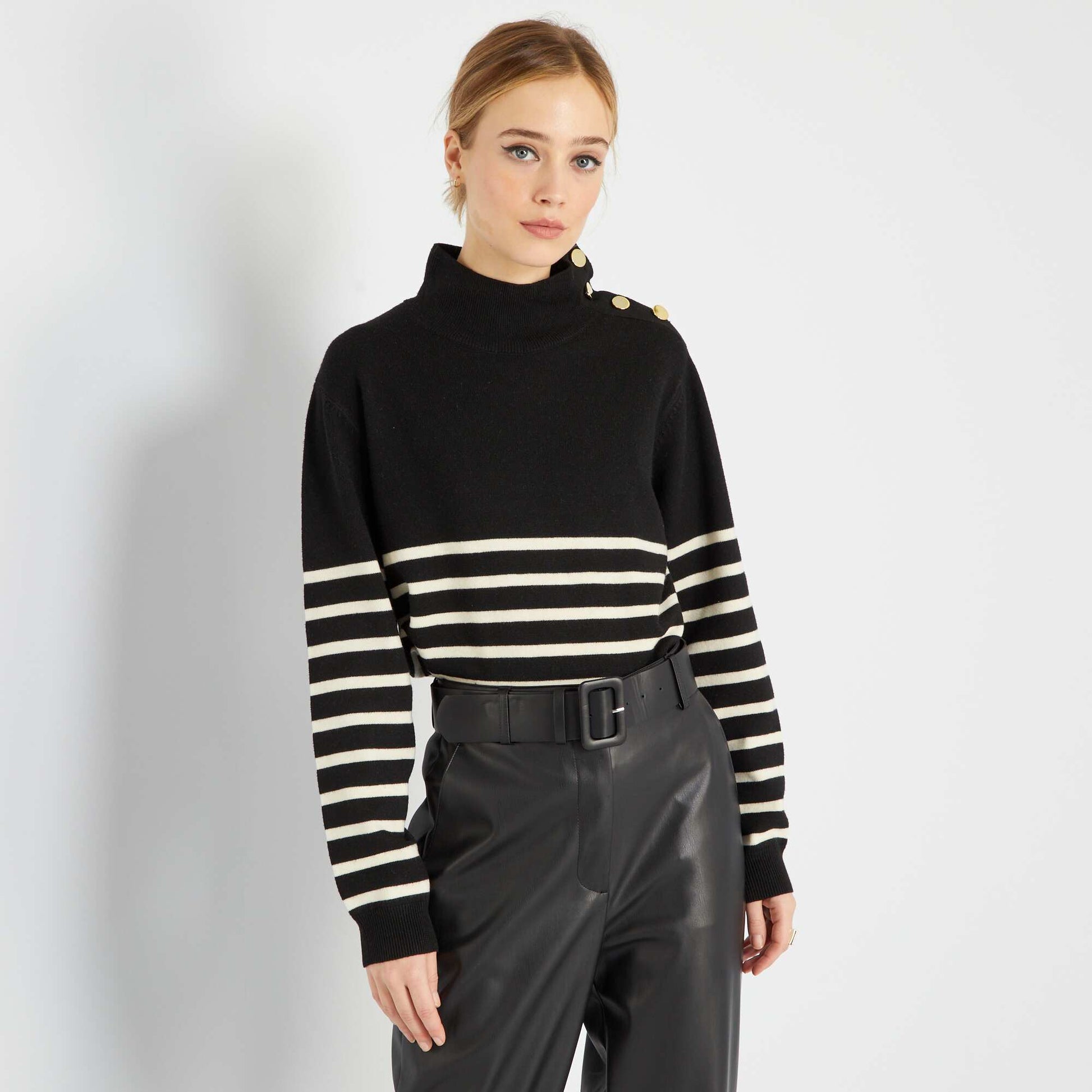 Pull col montant avec boutons Noir/blanc